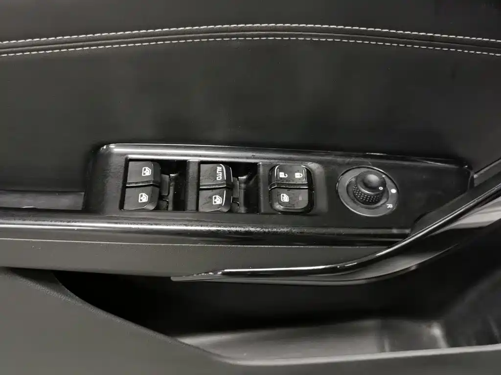 Baojun 310W — миниатюра 9