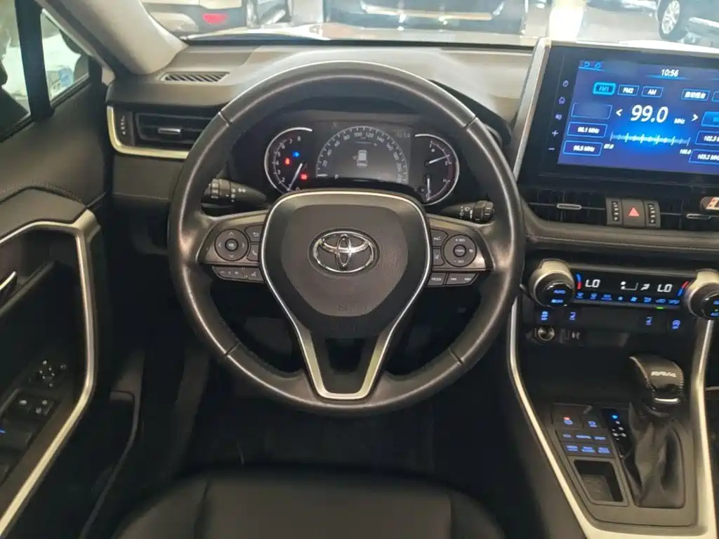 Toyota RAV4 — миниатюра 11