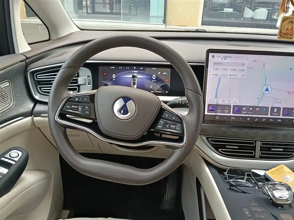Denza D9 2024 DM-i 980 Luxury