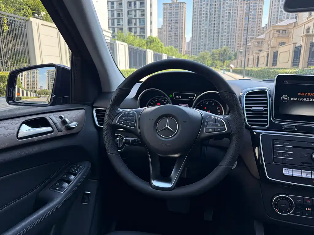 Mercedes-Benz GLE (Import) — миниатюра 11