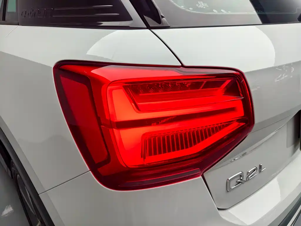 Audi Q2L e-tron — миниатюра 11