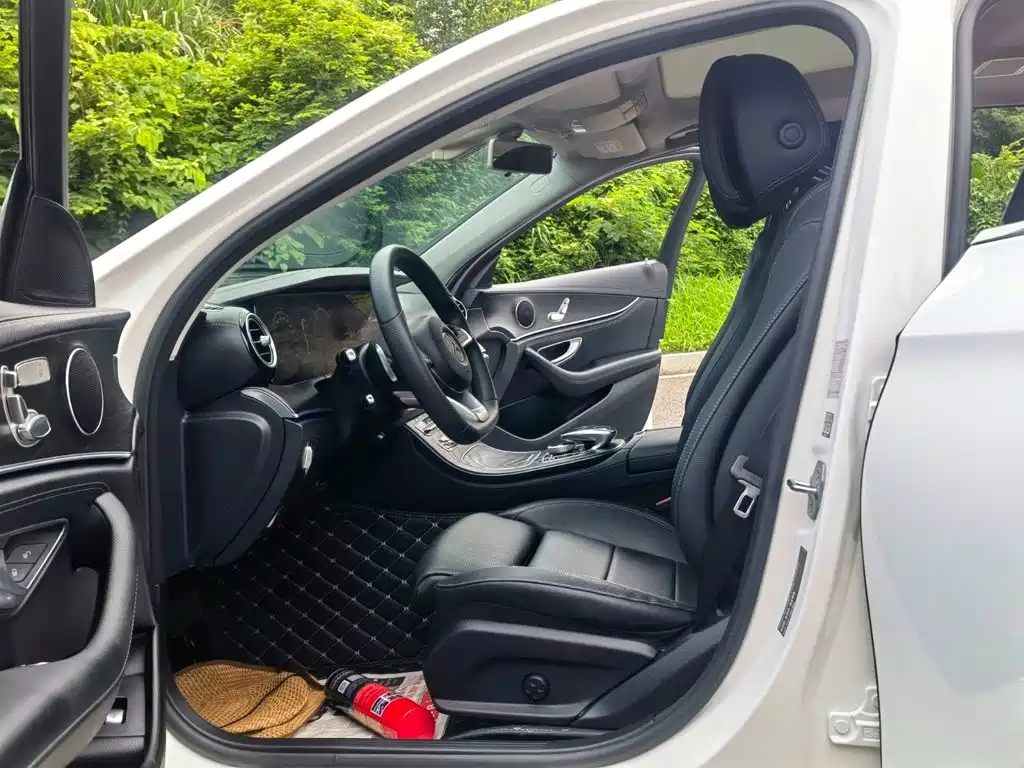 Mercedes-Benz E-Class — миниатюра 9