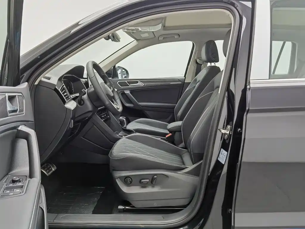 Volkswagen Tiguan L — миниатюра 10
