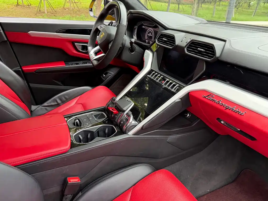 Lamborghini Urus — миниатюра 12