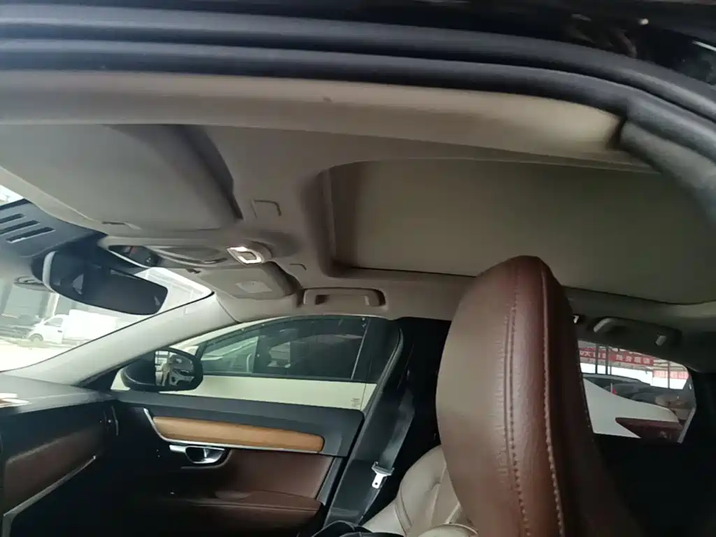 Volvo S90 — миниатюра 18