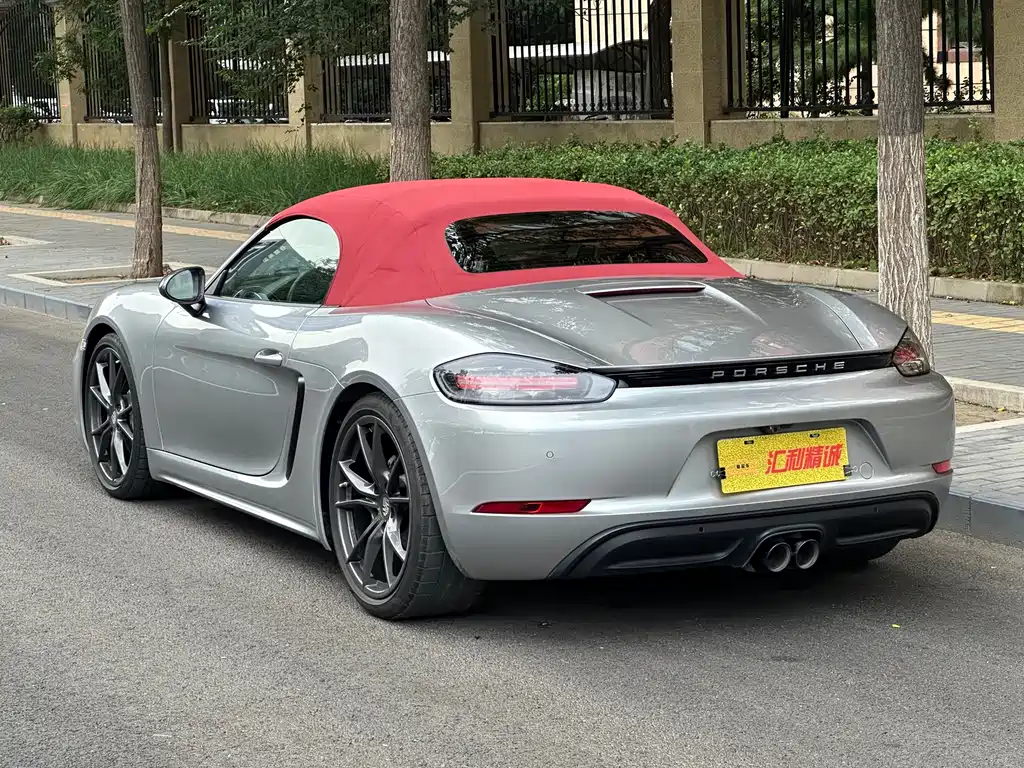 PORSCHE 718