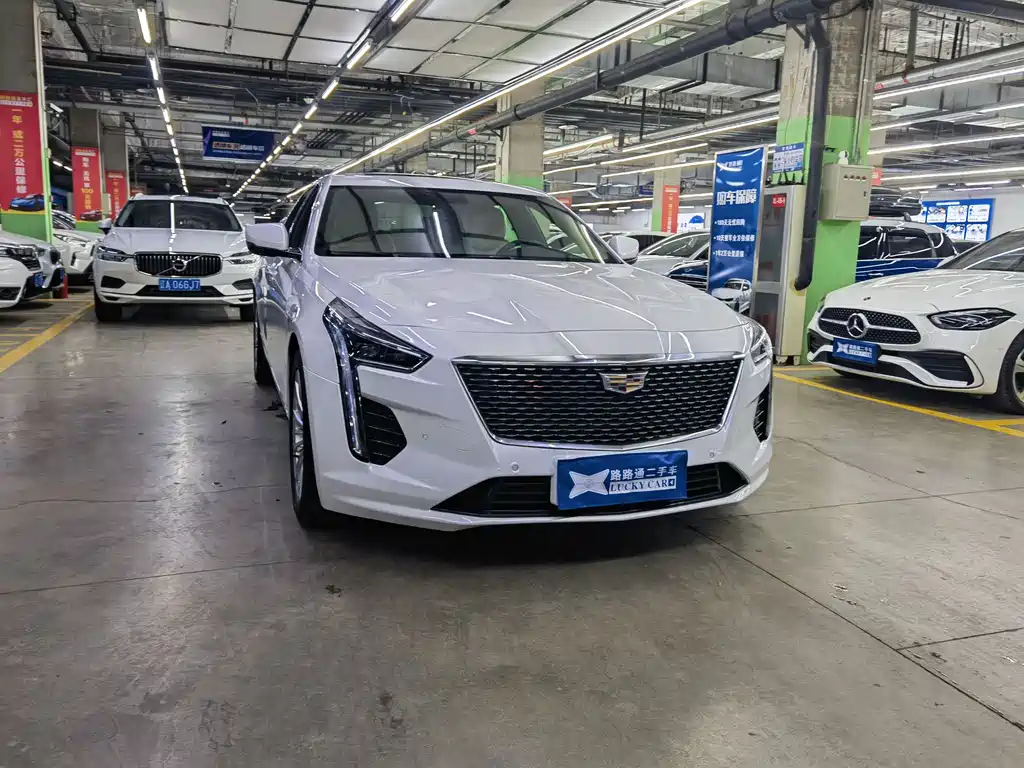 CADILLAC CT6