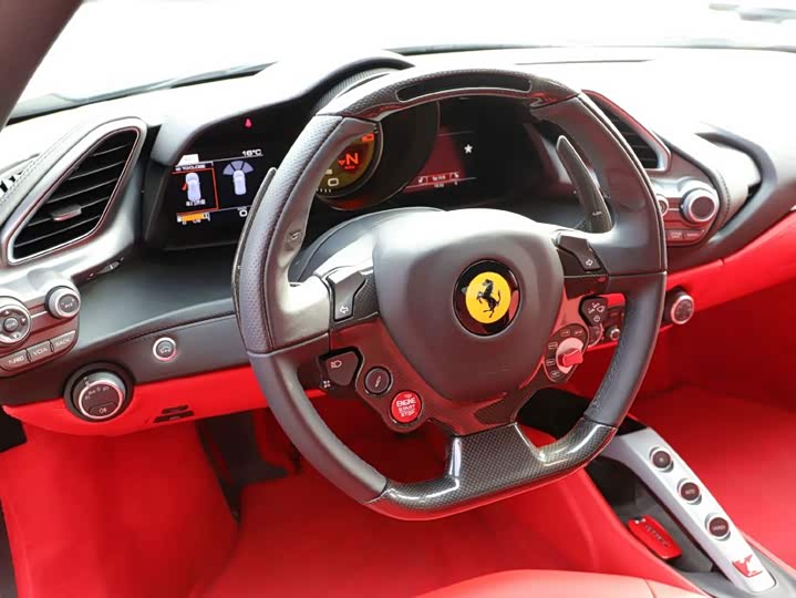 法拉利488 2015款 488 gtb