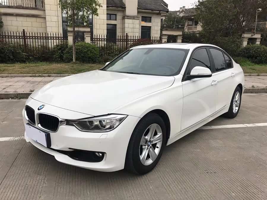 宝马3系 2015款 320i 超悦版运动设计套装