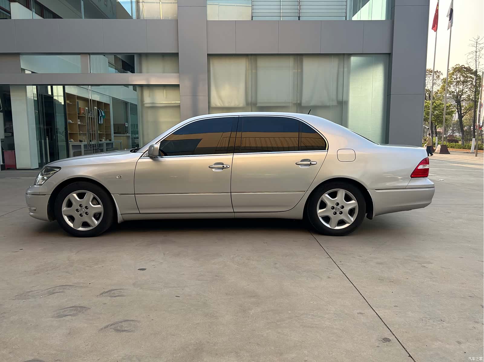 Lexus LS, 2005 8