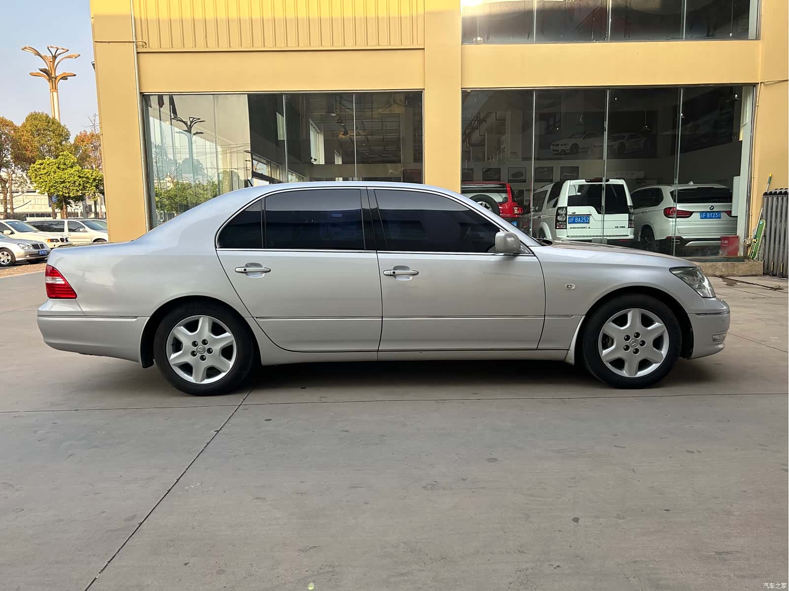 Lexus LS, 2005 4