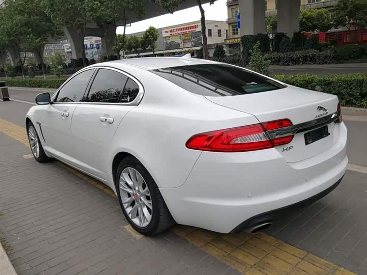 捷豹xf 2015款 xf 2.0t 豪华版