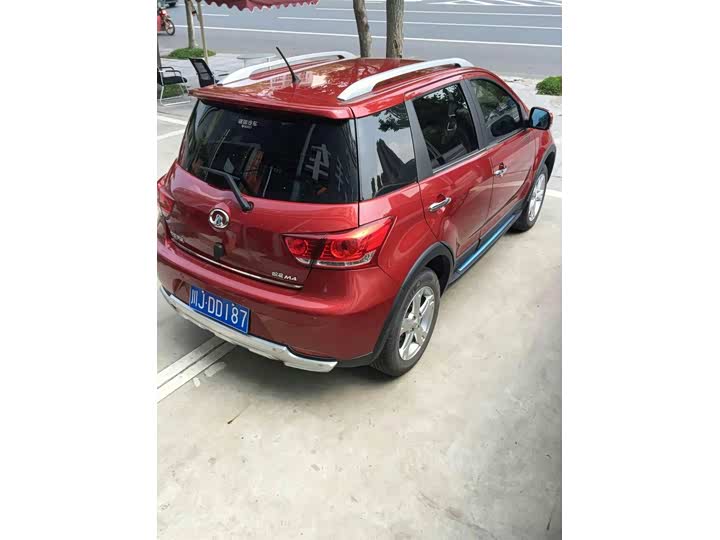 一觉起来右手食指上都是红色小点点,过两天五根手指上都是,只有右手