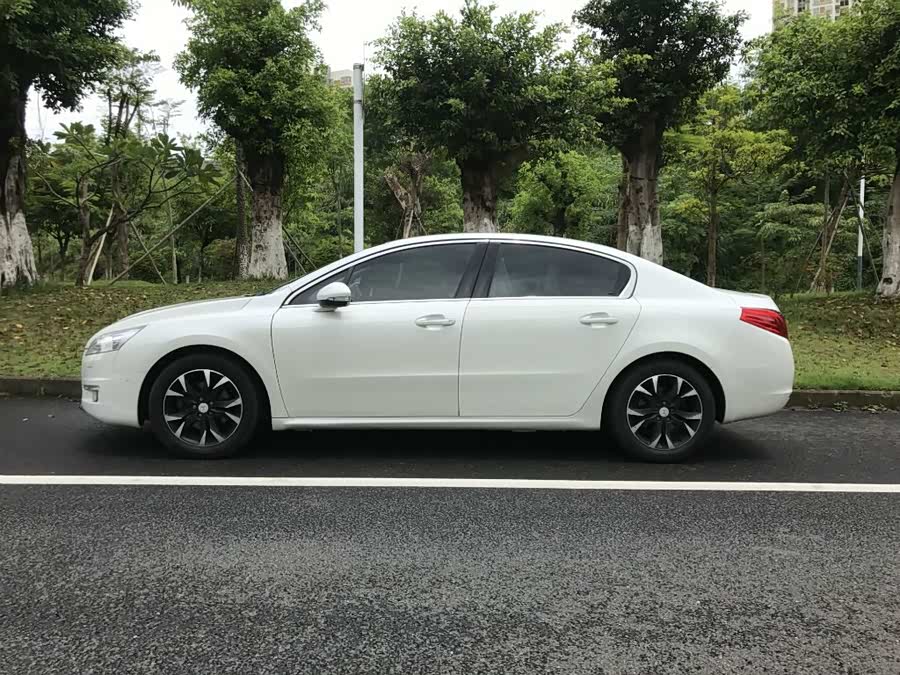 请帮我设计一个艺术签名,名字"徐志伟"!