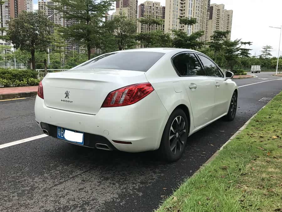 请帮我设计一个艺术签名,名字"徐志伟"!