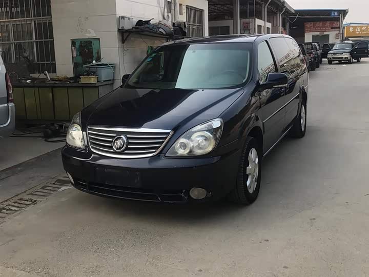 别克gl8 2005款 陆尊 3.0l lt 豪华型