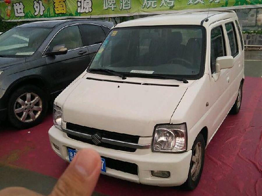 車輛配置 發 動 機: - 變 速 器: 手動 車輛級別: 微型車 顏 色