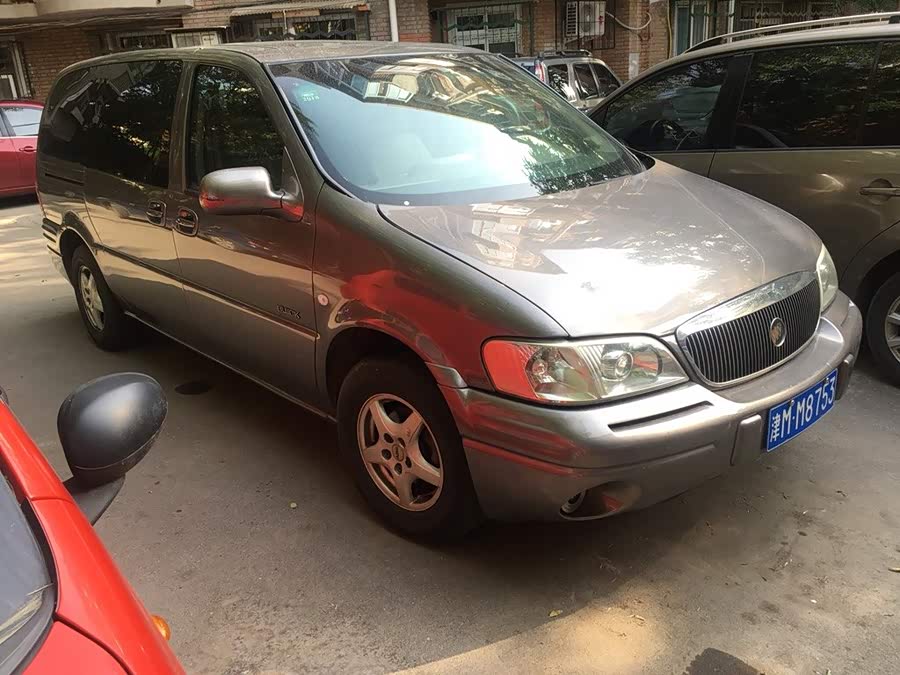 别克gl8 03款 3.0 自动豪华型