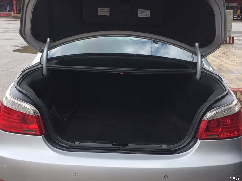 BMW 5 Series, 2008 15