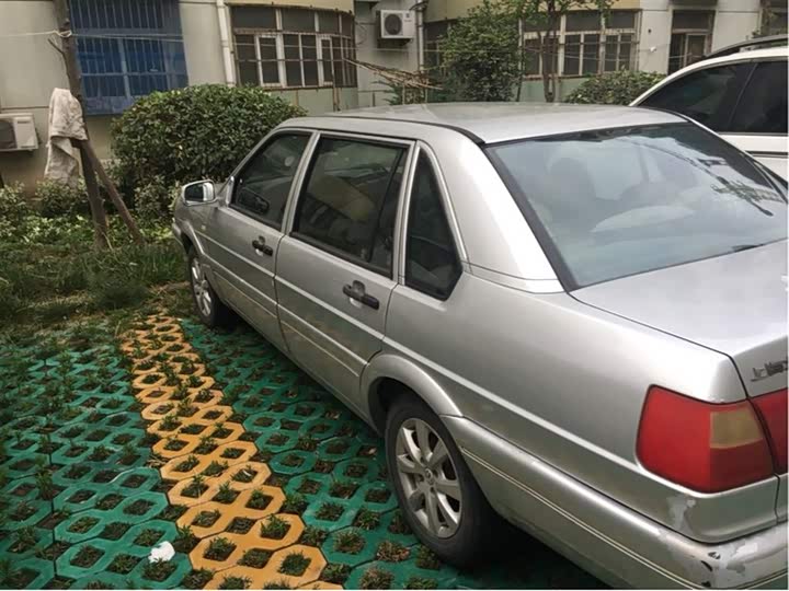 桑塔纳2000 1.8 gsi 俊杰(自动挡)