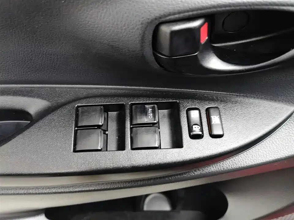 Toyota YARiS L to enjoy Toyota YARiS L to enjoy
