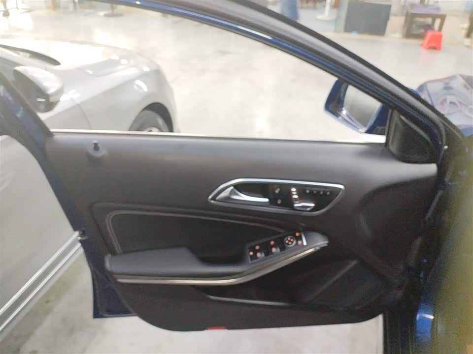 Mercedes-Benz GLA Mercedes-Benz GLA