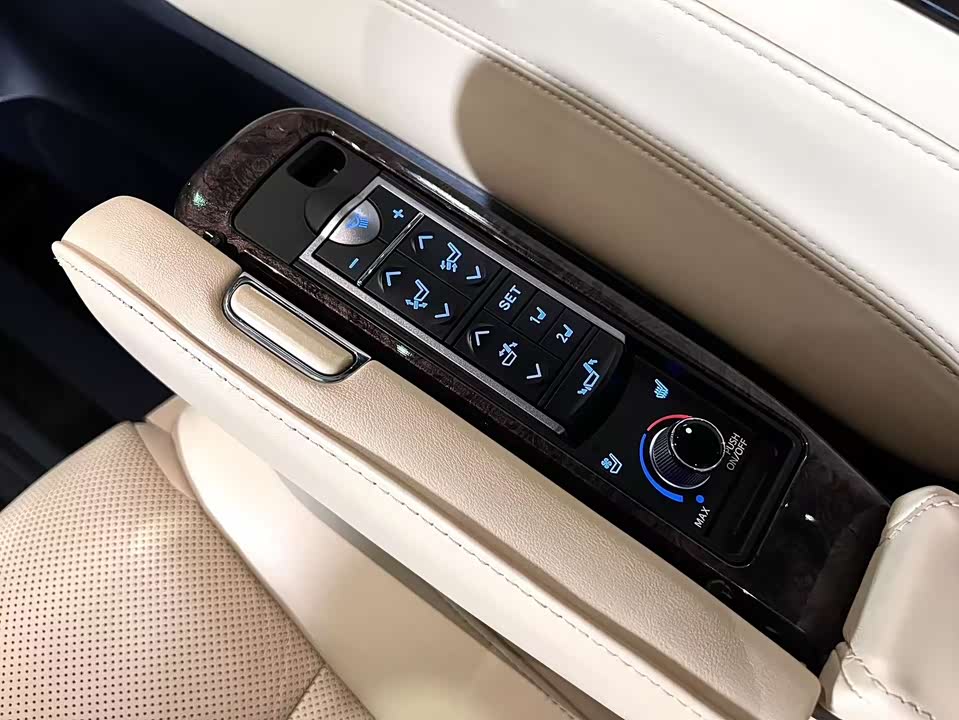 Toyota Elfa