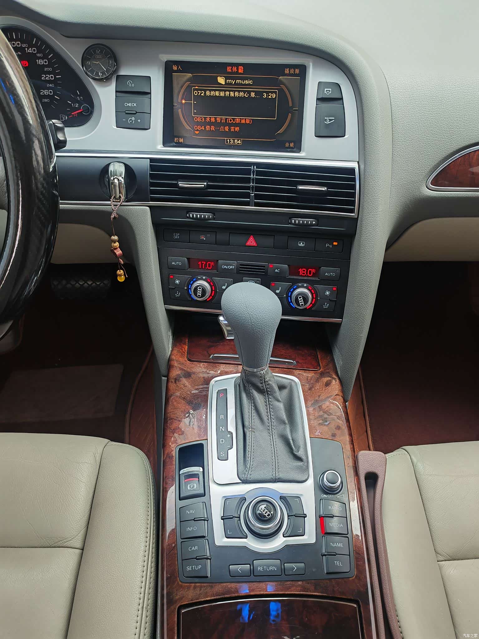 Audi A6L, 2011 8