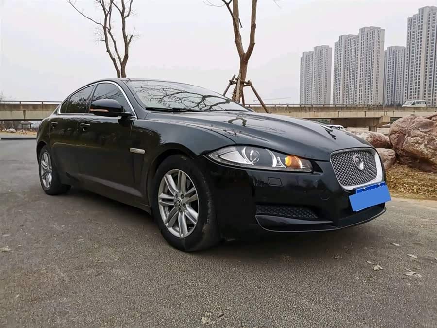 捷豹xf 2015款 xf 2.0t 豪华版