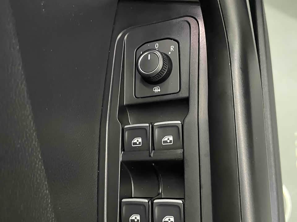 Volkswagen T-ROC exploring Songs