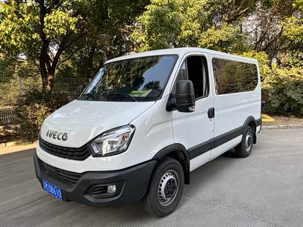 依维柯欧胜 2021款 2.0t 手动超瑞短轴低顶侧拉门f1a