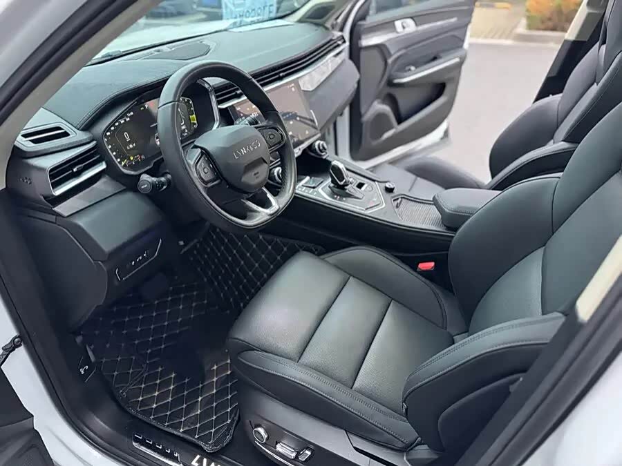 Lynk & Co 01
