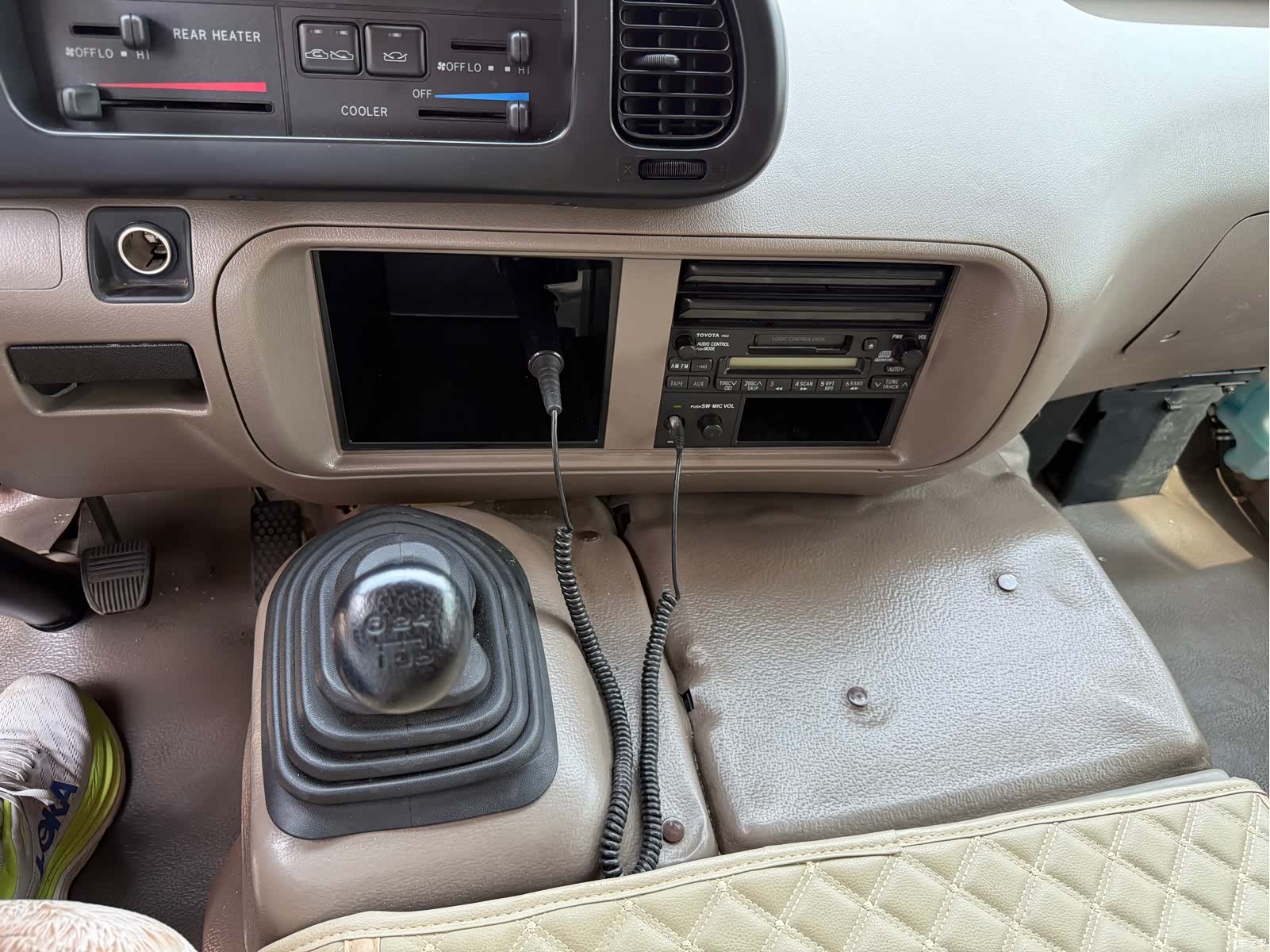 Toyota Coaster, 2011 17