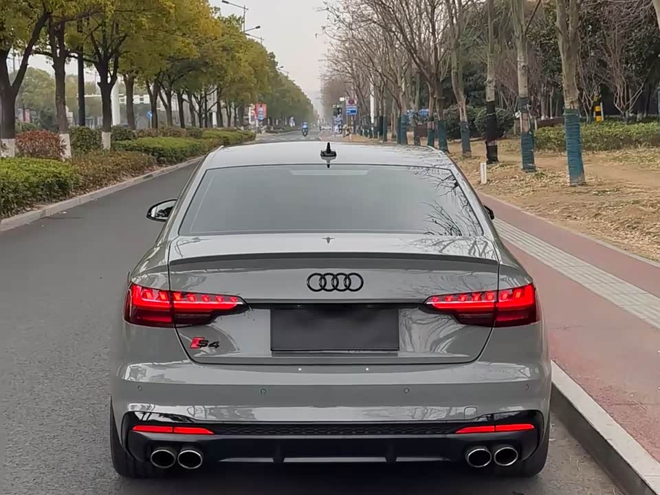 Audi S4