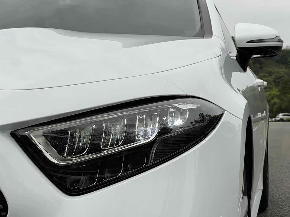 Mercedes-Benz CLS Mercedes-Benz CLS