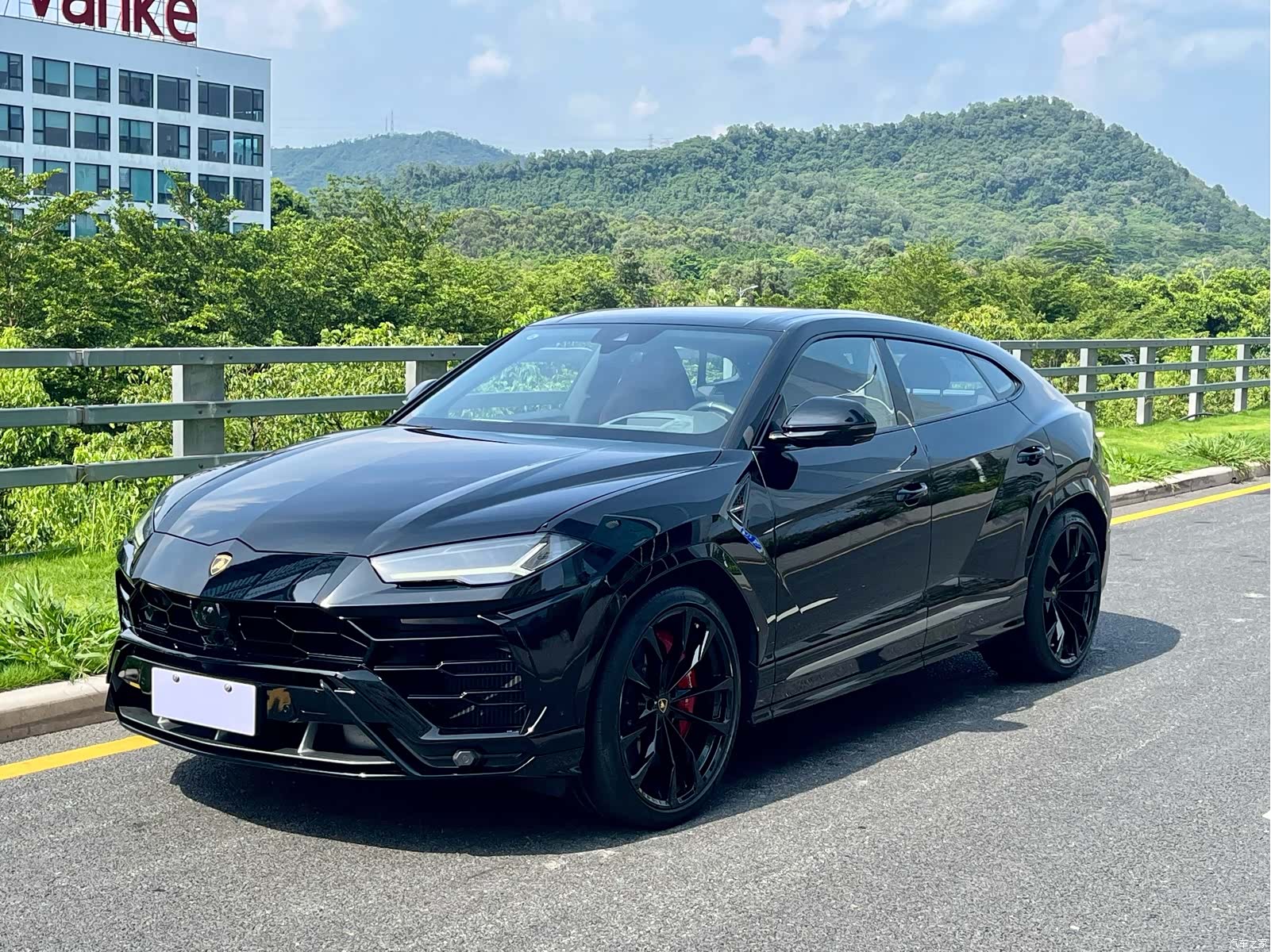 Lamborghini Urus, 2021 1