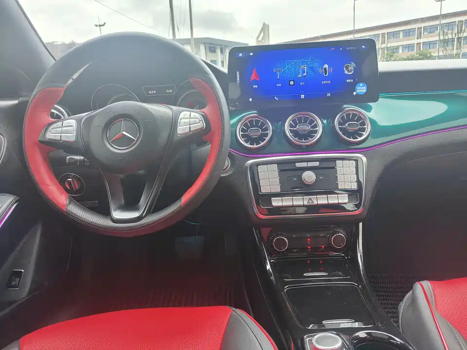Mercedes-Benz CLA Mercedes-Benz CLA