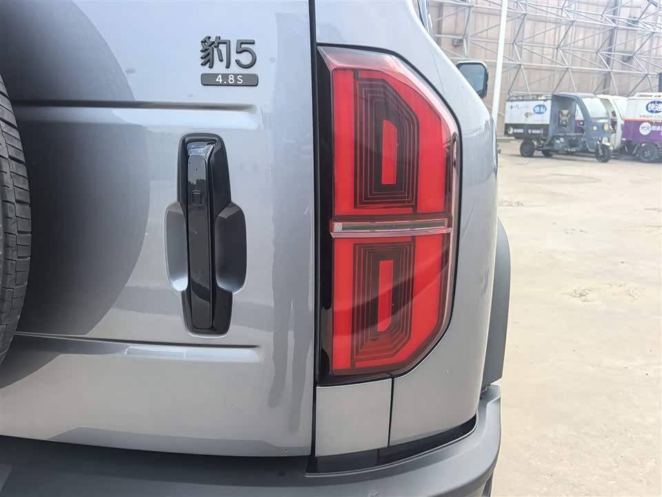 BYD Leopard 5 BYD Leopard 5