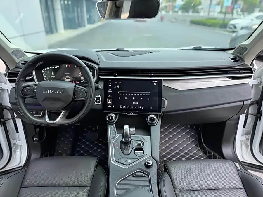 Lynk & Co 01