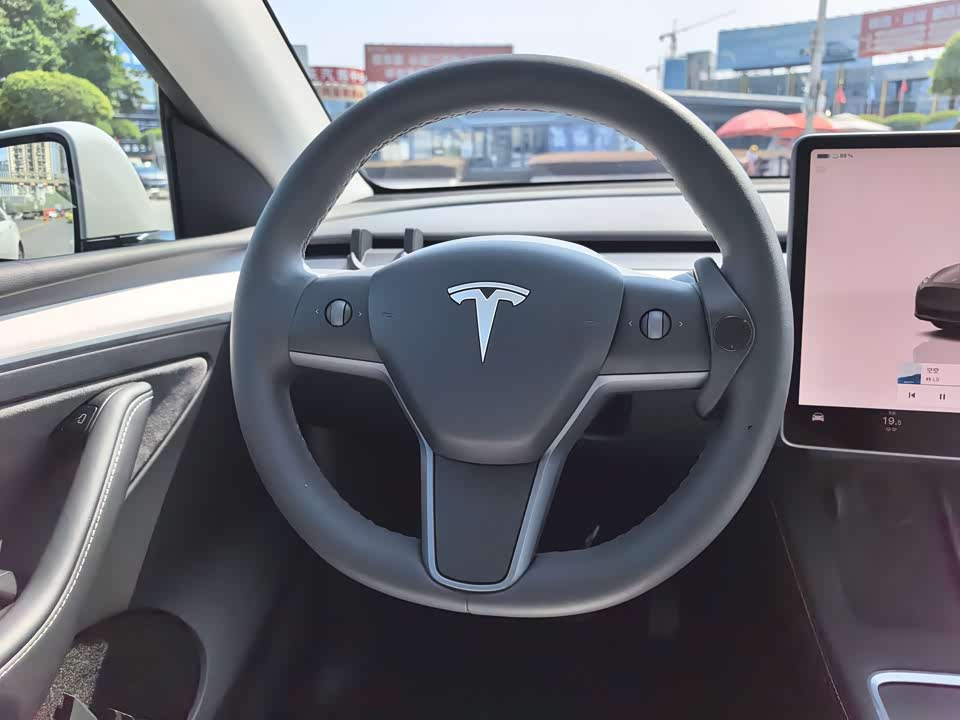 Tesla Model Y Tesla Model Y