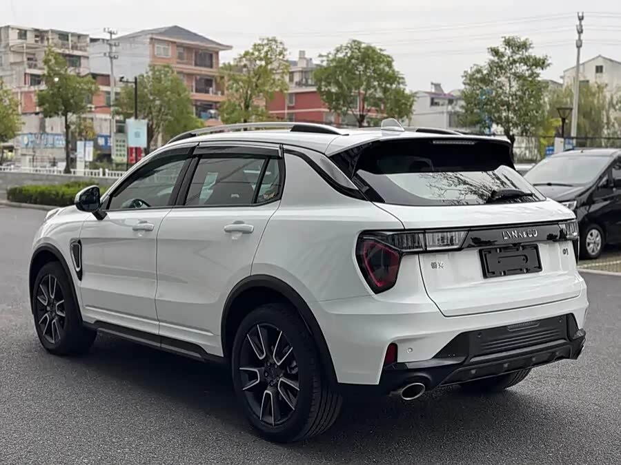 Lynk & Co 01