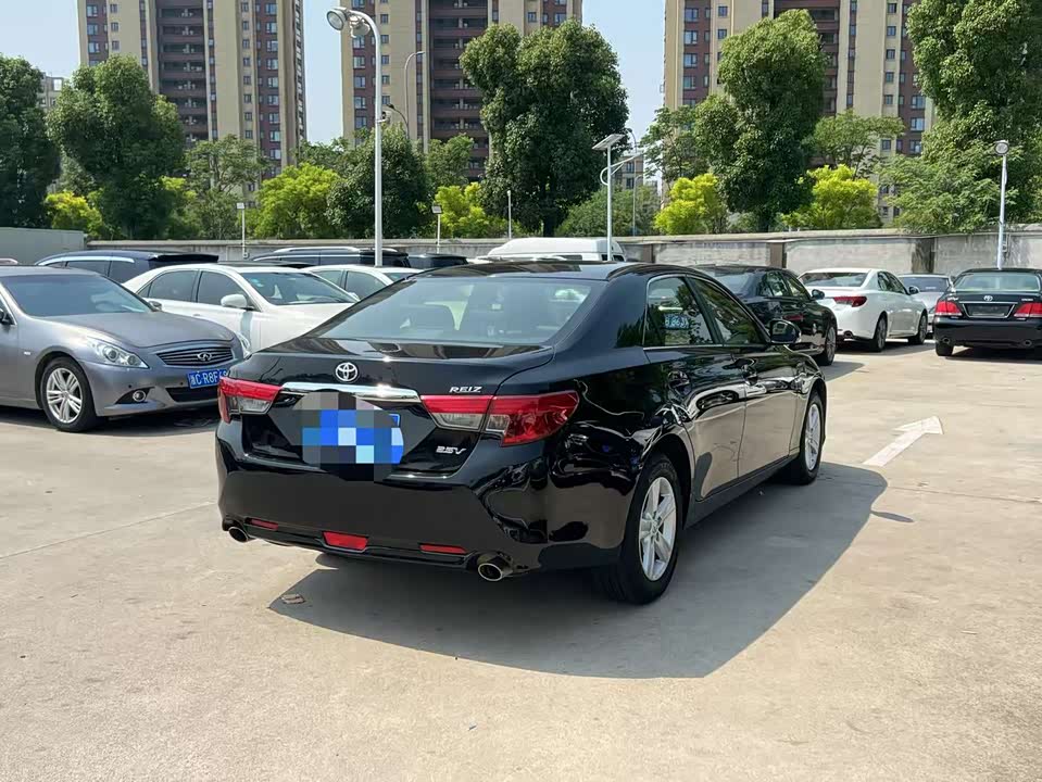 Toyota Reiz Toyota Reiz