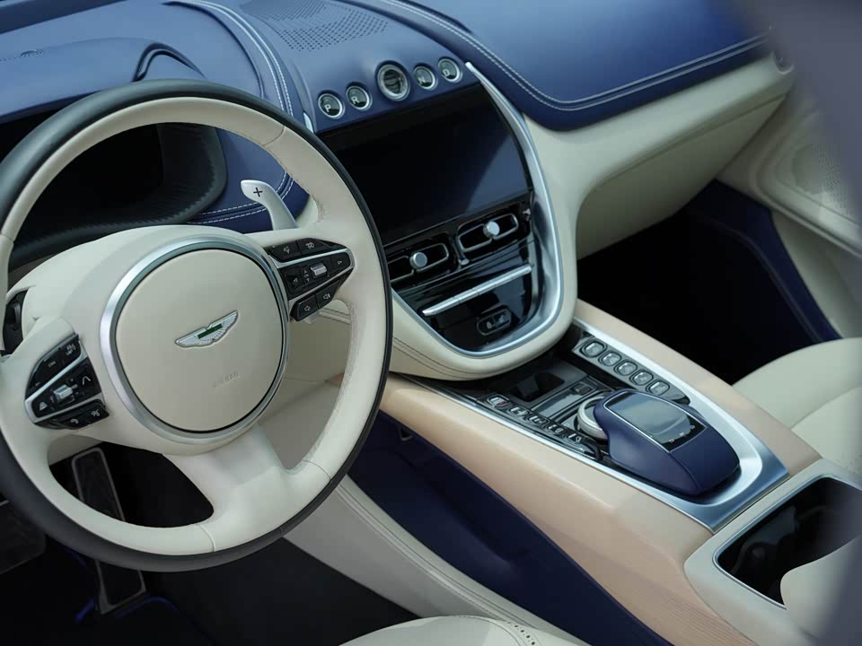 Aston Martin DBX Aston Martin DBX