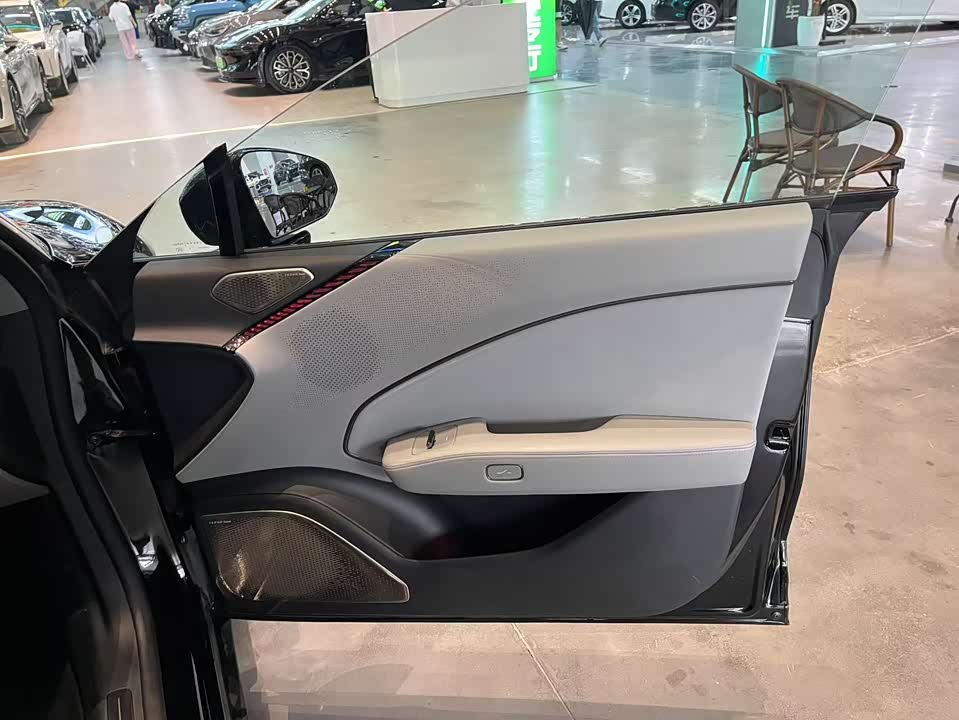 Zeekr 007