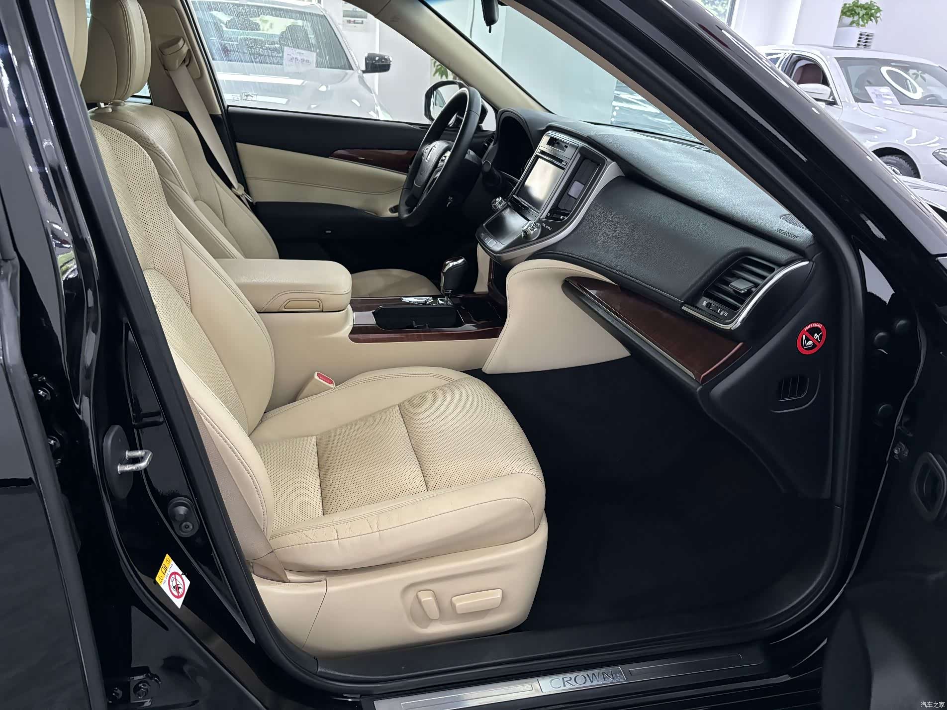 Toyota Crown, 2017 7