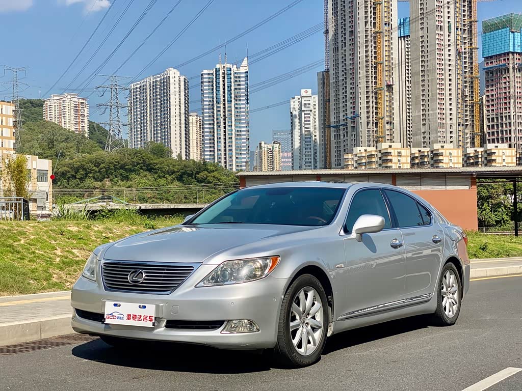 Lexus LS