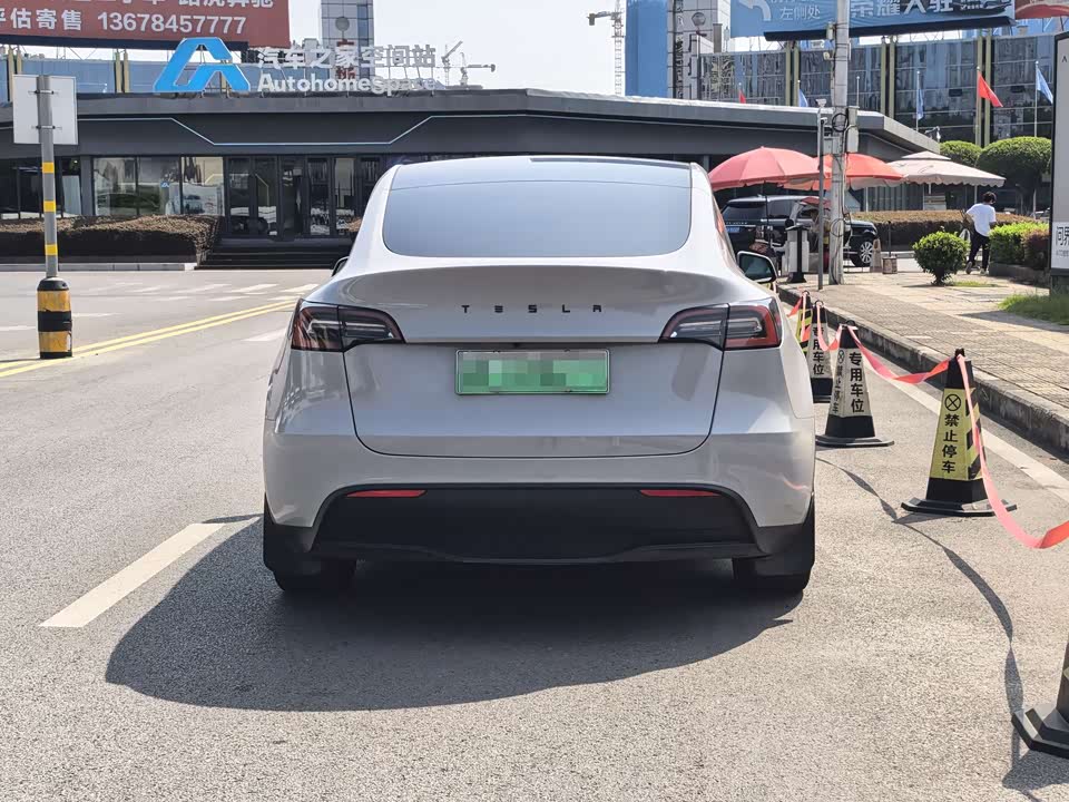Tesla Model Y Tesla Model Y