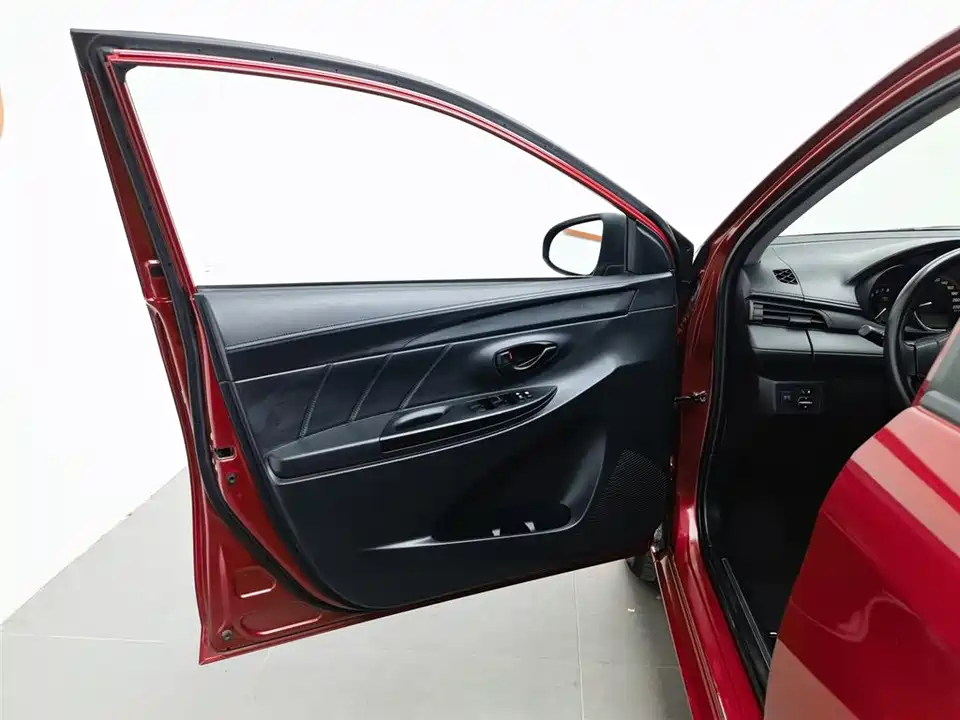 Toyota YARiS L to enjoy Toyota YARiS L to enjoy