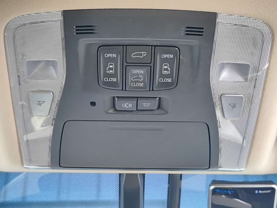 Toyota Elfa
