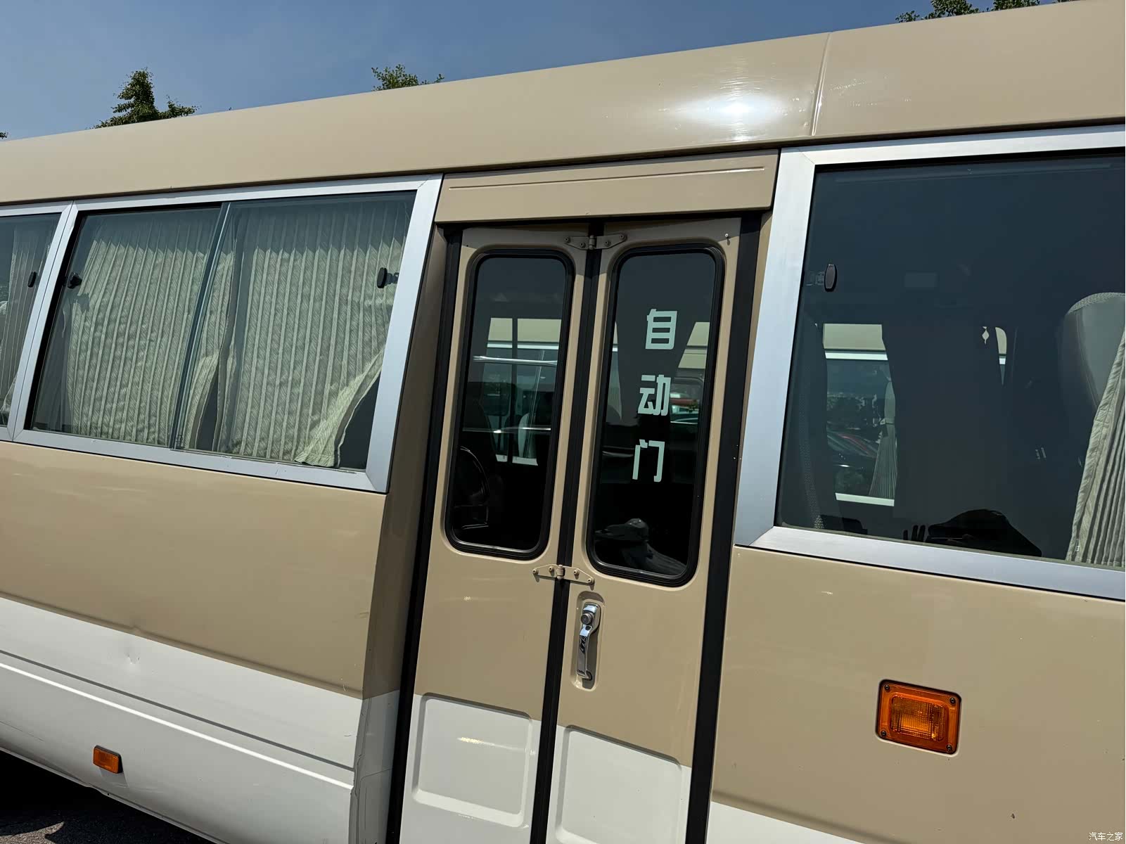 Toyota Coaster, 2009 3